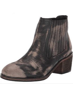 Roan women distress boots size 8
